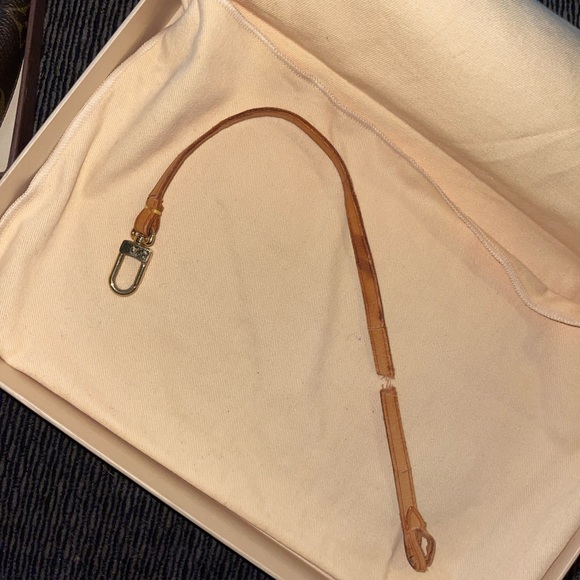 Louis Vuitton Pochette - Picture 10 of 15